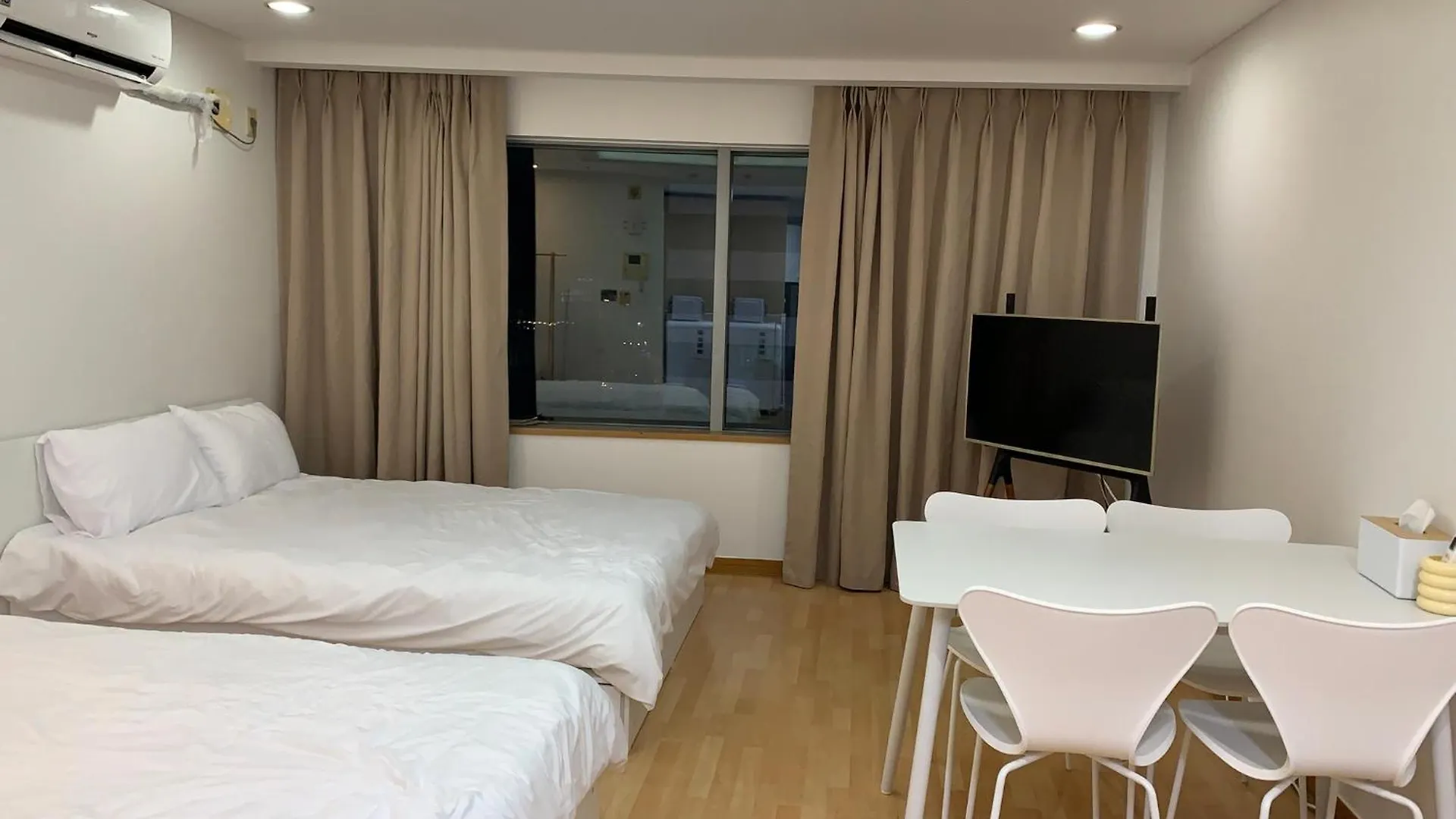 Apartment Hongdae St Paradise Seoul